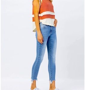 JUDY BLUE Mid-Rise Bleach Splash Shark Bite Hem Skinny Jeans Size 5/27 New!